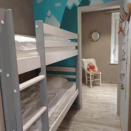 Entre Montagnes Et Lacs *